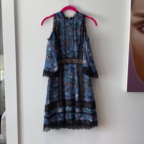 Alice + Olivia “Gatz” cold shoulder dress 0 - Picture 4 of 7